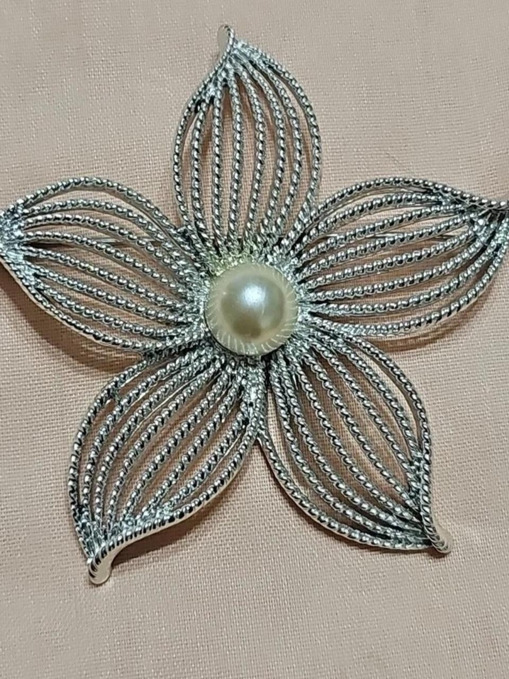 Vintage 1960s Sarah Coventry Silver Openwork Flower Pearl Brooch